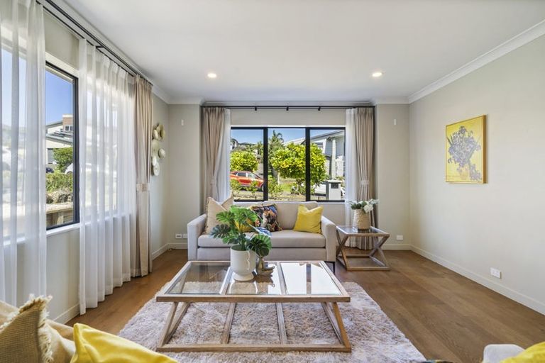 Photo of property in 17 Oak Bark Drive, Schnapper Rock, Auckland, 0632