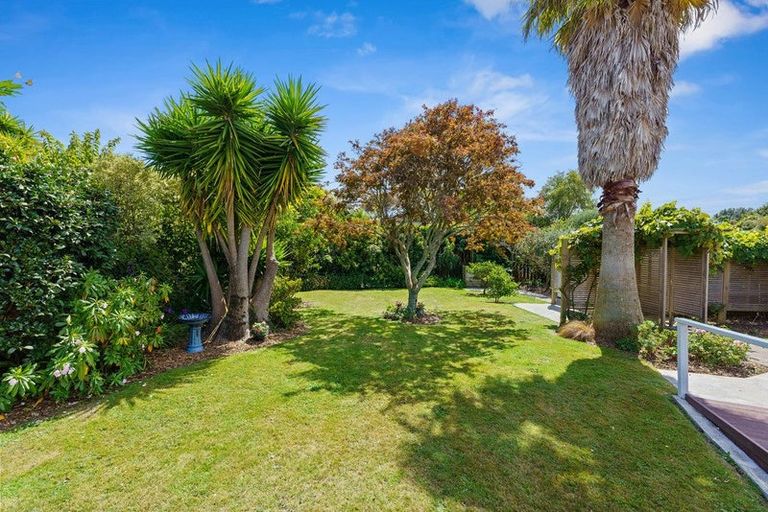 Photo of property in 439 Te Moana Road, Waikanae, 5036