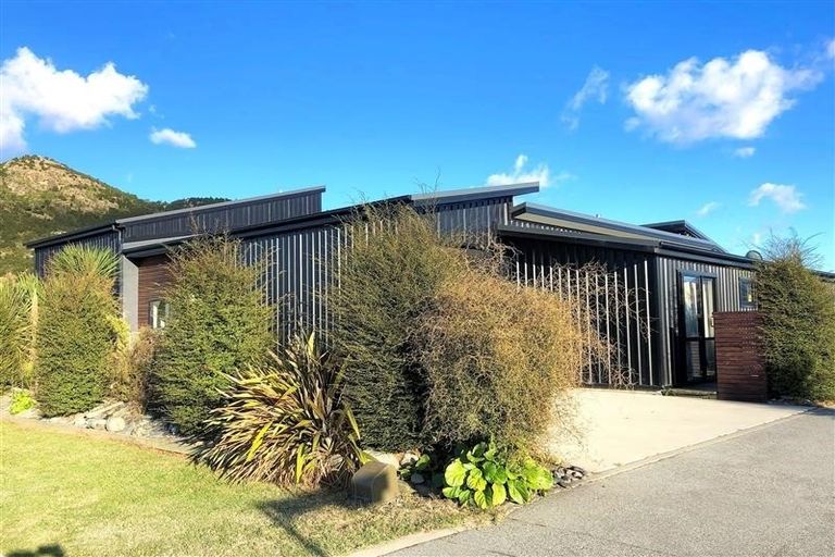 Photo of property in 1 Poppy Lane, Albert Town, Wanaka, 9305