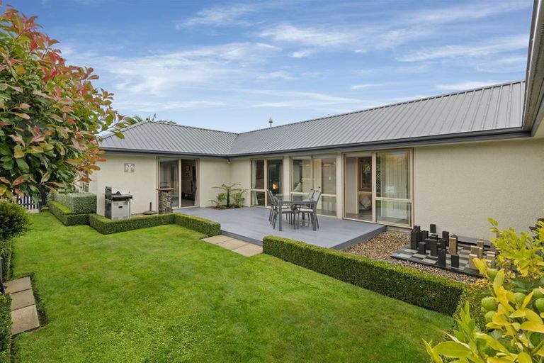Photo of property in 77 Sarabande Avenue, Redwood, Christchurch, 8051