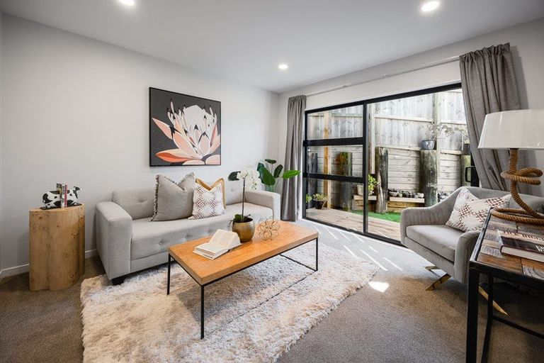 Photo of property in 25b Kiteroa Terrace, Rothesay Bay, Auckland, 0630