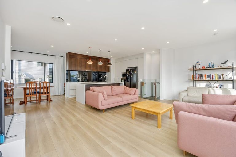 Photo of property in 6 Moki Place, Long Bay, Auckland, 0630
