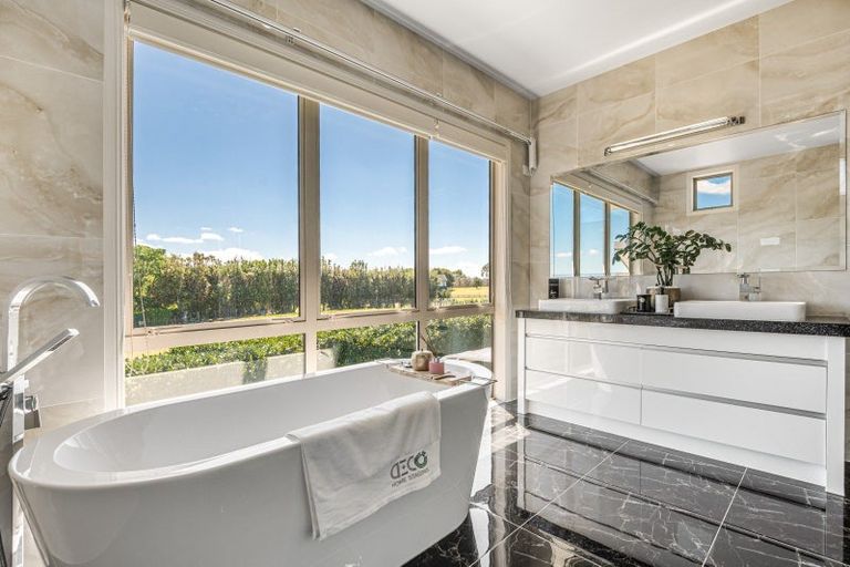 Photo of property in 28 Clifton Road, Whitford, Howick, 2571