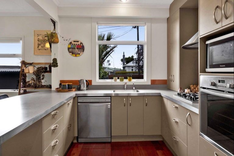 Photo of property in 24 Sanders Avenue, Westown, New Plymouth, 4310