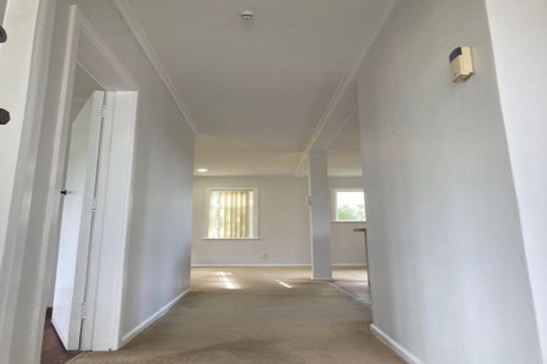 Photo of property in 5 Christina Avenue, Te Atatu South, Auckland, 0602