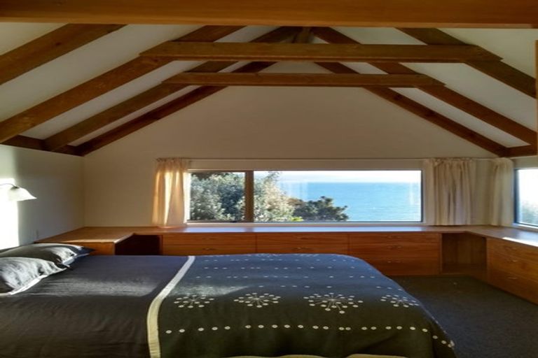 Photo of property in 14 Taungata Road, York Bay, Lower Hutt, 5013