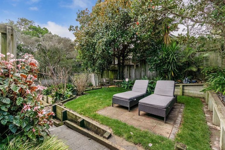 Photo of property in 1/29 Radiata Lane, Chatswood, Auckland, 0626