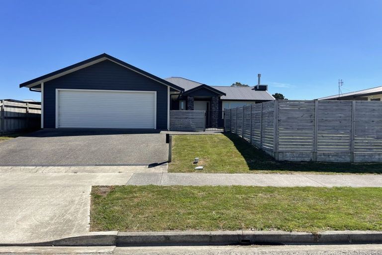 Photo of property in 89 Johnstone Drive, Fitzherbert, Palmerston North, 4410