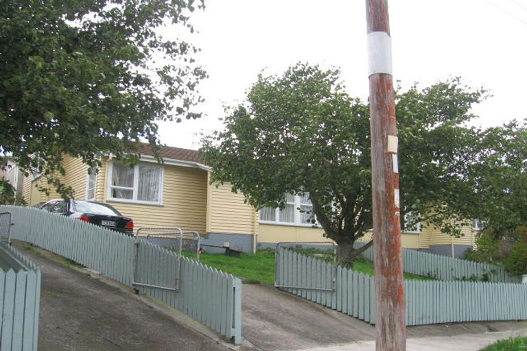 Photo of property in 9 Davidson Crescent, Tawa, Wellington, 5028
