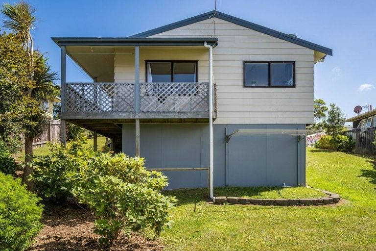 Photo of property in 77 Conclusion Street, Ascot Park, Porirua, 5024