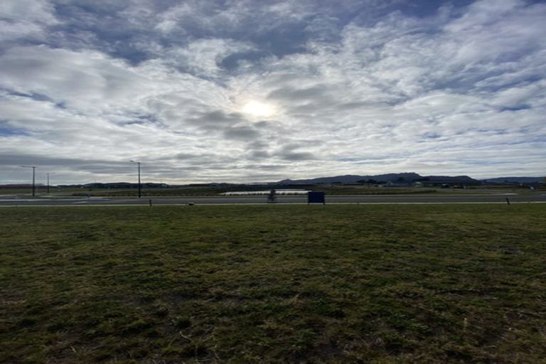 Photo of property in 45 Te Taniwha Road, One Tree Point, 0118