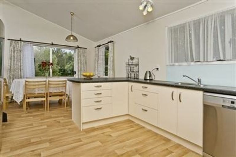 Photo of property in 158 Lynn Road, Bayview, Auckland, 0629