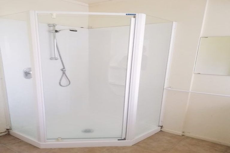 Photo of property in 60b Te Atatu Road, Te Atatu South, Auckland, 0610