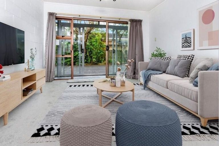 Photo of property in 2/767 Beach Road, Browns Bay, Auckland, 0630