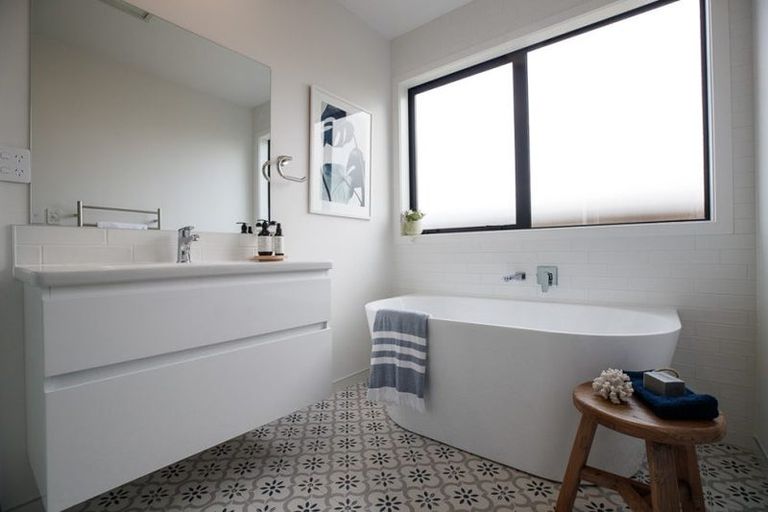 Photo of property in 45 Te Taniwha Road, One Tree Point, 0118