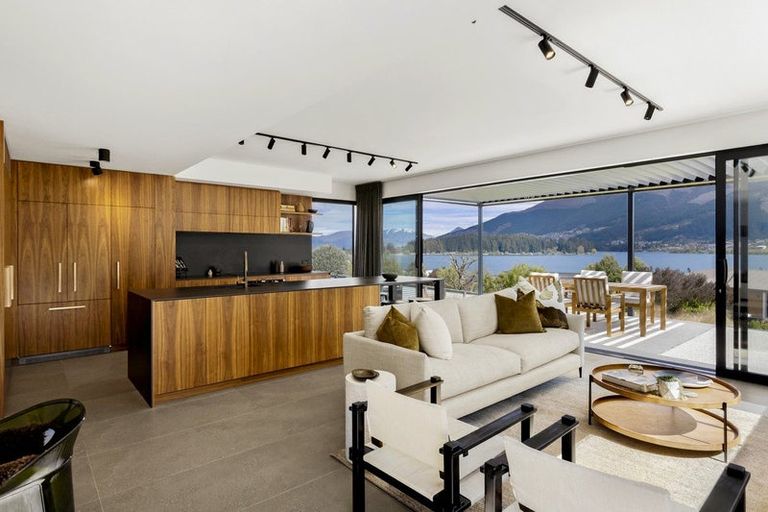 Photo of property in 513 Peninsula Road, Kelvin Heights, Queenstown, 9300