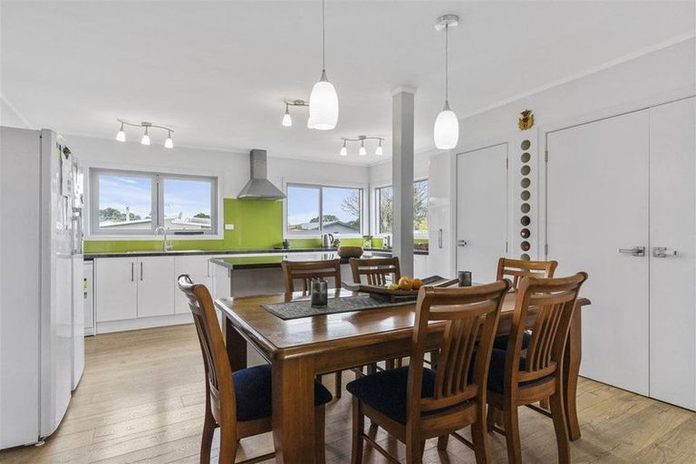 Photo of property in 18 Athenree Road, Athenree, Katikati, 3177