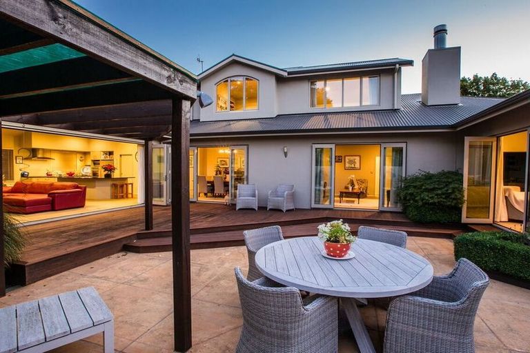 Photo of property in 2 Pastoral Lane, Hokowhitu, Palmerston North, 4410