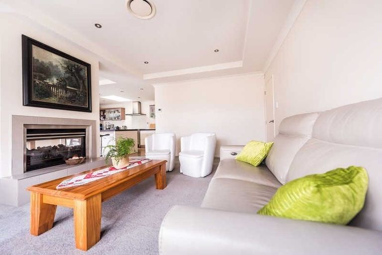 Photo of property in 19 Sovereign Gardens, Halswell, Christchurch, 8025