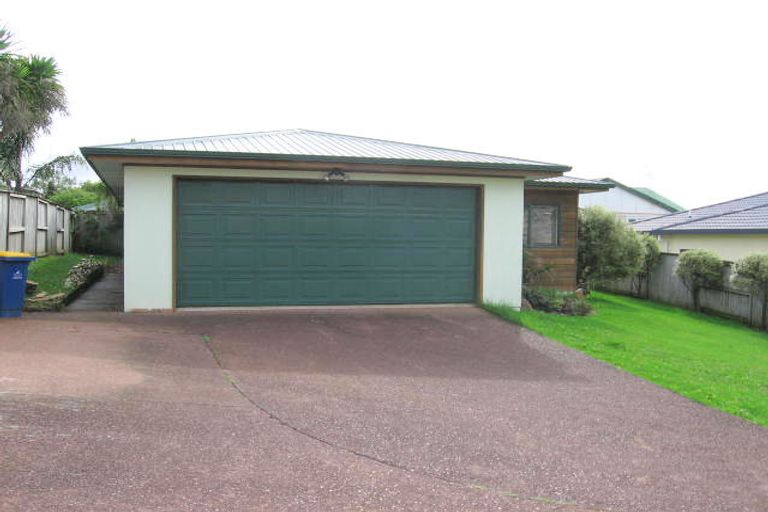 Photo of property in 7 Lasque Place, Glen Eden, Auckland, 0602