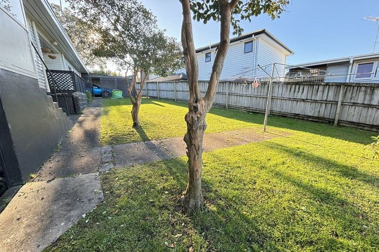 Photo of property in 51 Rua Road, Glen Eden, Auckland, 0602