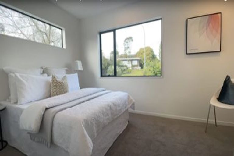Photo of property in 2/34 Edmonton Road, Henderson, Auckland, 0612
