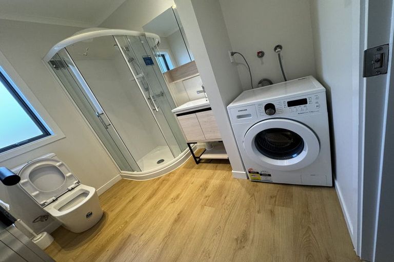 Photo of property in 12 Cromwell Point, Newlands, Wellington, 6037