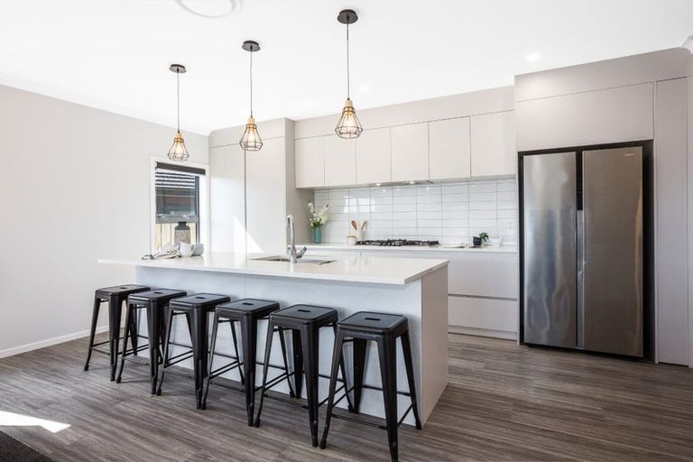 Photo of property in 21 Rotorua Grove, Aotea, Porirua, 5024