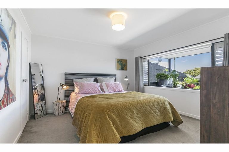 Photo of property in 82 Bay Street, Red Beach, 0932