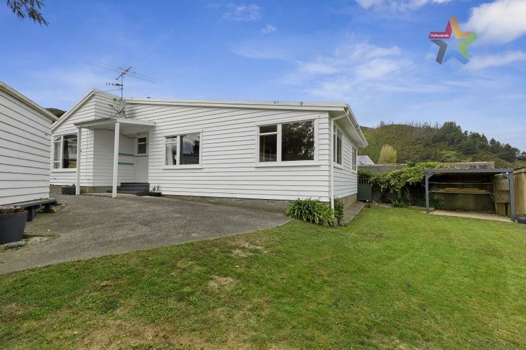 Photo of property in 5 Tyrone Grove, Wainuiomata, Lower Hutt, 5014