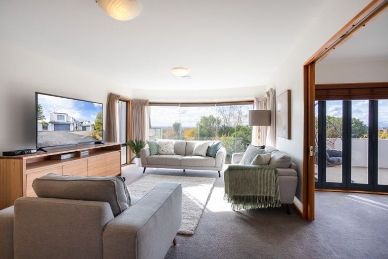 Photo of property in 33 Ruapehu Drive, Fitzherbert, Palmerston North, 4410