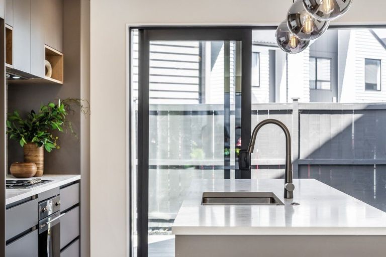 Photo of property in 10 Babos Avenue, Kumeu, 0810