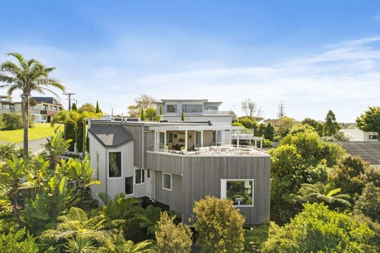 Photo of property in 2/39 Eastcliffe Road, Castor Bay, Auckland, 0620