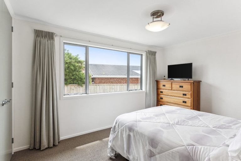 Photo of property in 11 Hadfield Place, Paraparaumu Beach, Paraparaumu, 5032