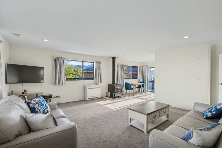 Photo of property in 1 Rochfort Place, Westport, 7825