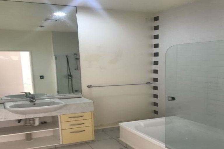 Photo of property in Stadium Garden Flats, 502/107 Thorndon Quay, Pipitea, Wellington, 6011