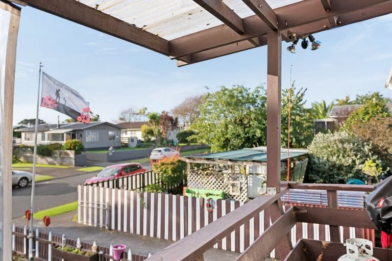 Photo of property in 1 Airedale Place, Waitara, 4320