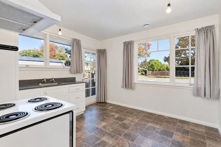 Photo of property in 1/400 Memorial Avenue, Burnside, Christchurch, 8053