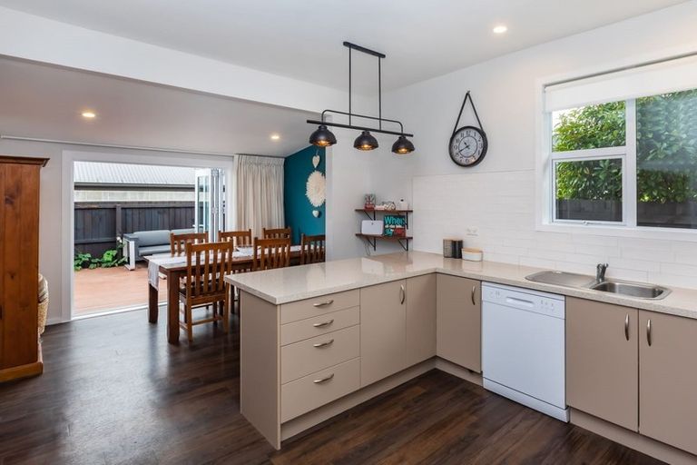 Photo of property in 74 Selwyn Street, Somerfield, Christchurch, 8024