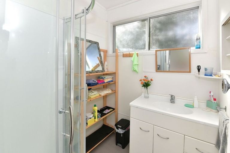 Photo of property in 2/8 Rewi Street, Torbay, Auckland, 0630