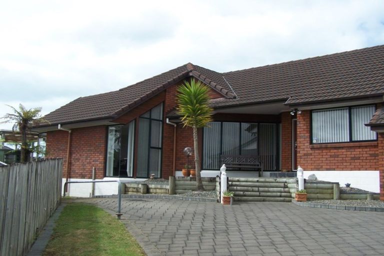 Photo of property in 2/4 Currell Way, Somerville, Auckland, 2014