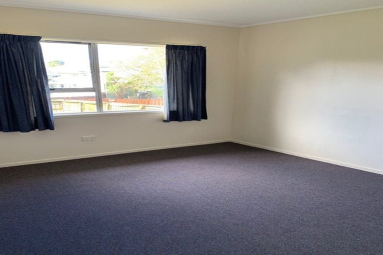 Photo of property in 12 Mile Place, Henderson, Auckland, 0612
