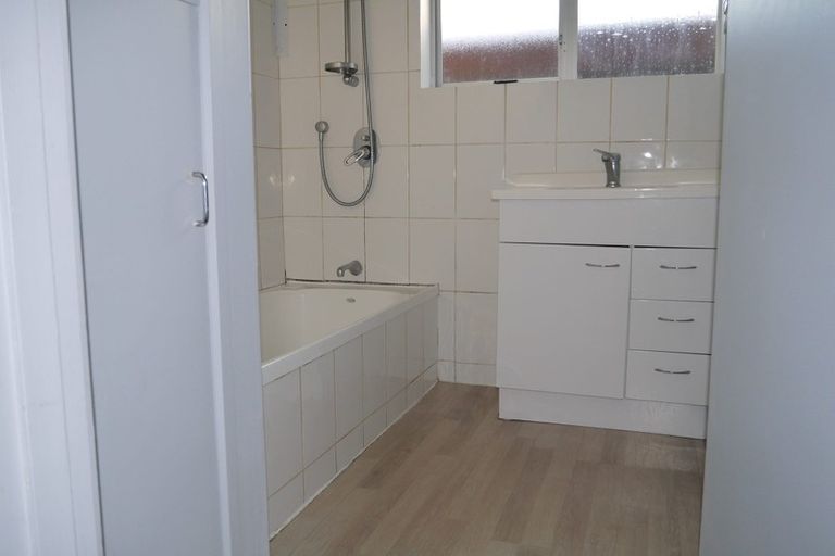 Photo of property in 1/11 Ballater Place, Highland Park, Auckland, 2010