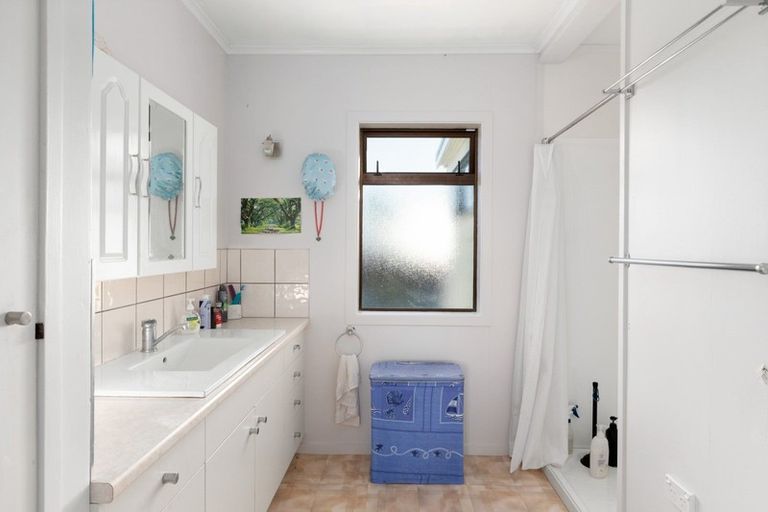 Photo of property in 16 Adela Stewart Drive West, Athenree, Waihi Beach, 3177