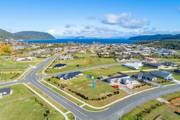 Photo of property in 1 Kahikatea Drive, Kinloch, Taupo, 3377