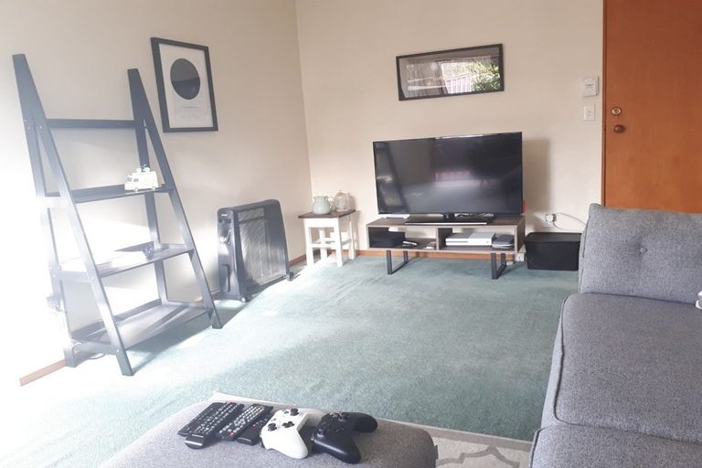 Photo of property in 1a Romulus Place, Totara Vale, Auckland, 0629