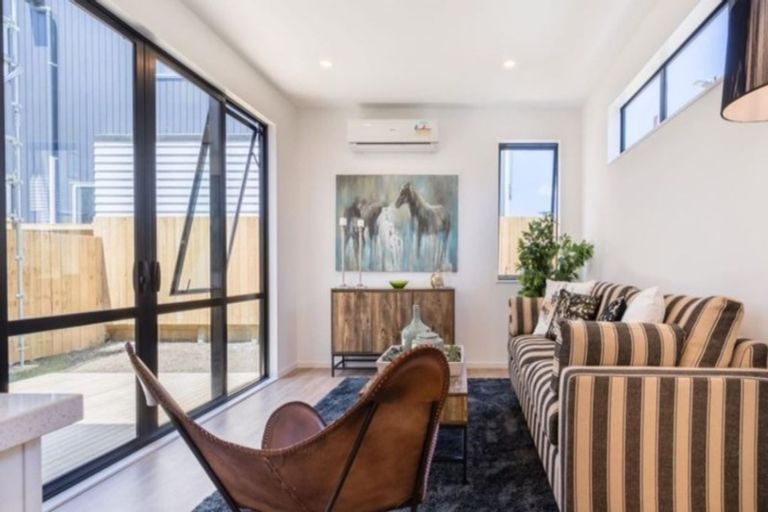 Photo of property in 72 Craigs Way, Hobsonville, Auckland, 0616