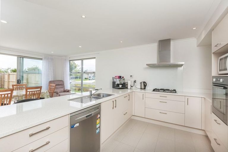 Photo of property in 97 Popokatea Drive, Takanini, 2112