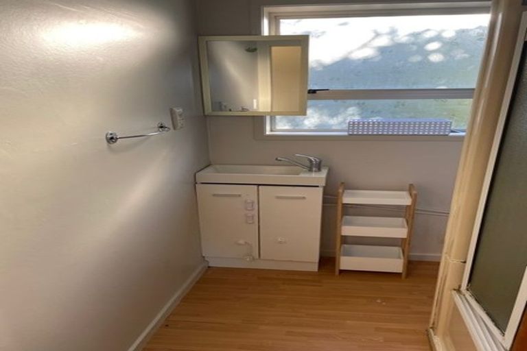 Photo of property in 1/23 Woodcote Drive, Glenfield, Auckland, 0629