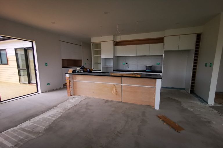 Photo of property in 59 Vinistra Road, Kumeu, 0810